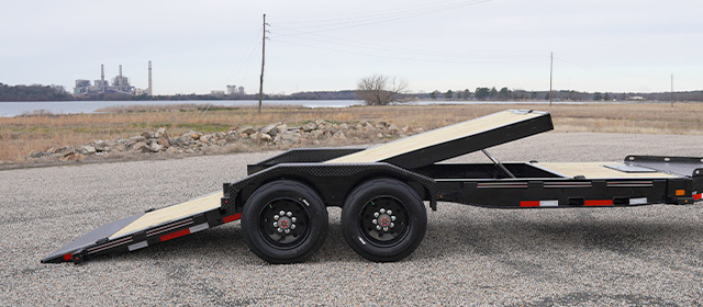 Model HDT tilt trailer with split deck