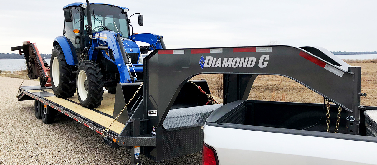 Diamond C FMAX207 Fleetneck Engineered Beam Gooseneck Trailer