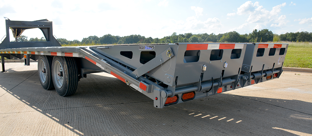 Diamond C FMAX208 Fleetneck Engineered Beam Gooseneck Trailer