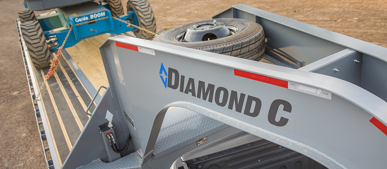 Diamond C FMAX210 Fleetneck Engineered Beam Gooseneck Trailer