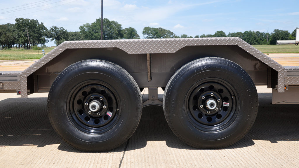Fenders Tires & Wheels Diamond C Trailers