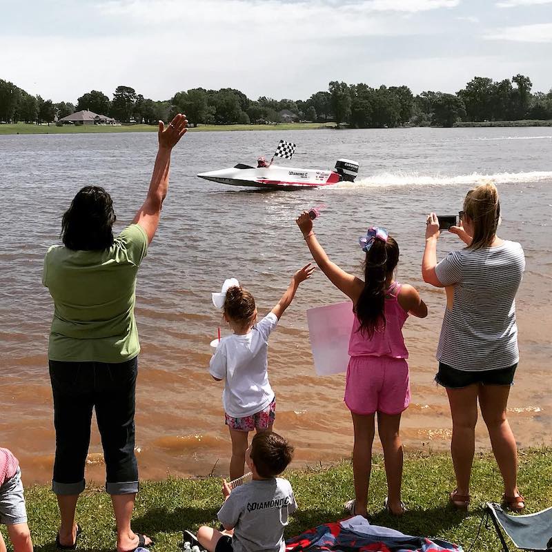 Quake on Town Lake Spectators