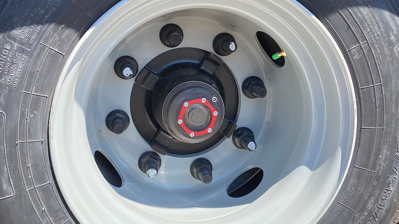 FMAX216 Valcrum Hubcaps Zoomed