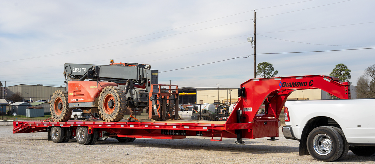 Diamond C FMAX216 Fleetneck Engineered Beam Gooseneck Trailer