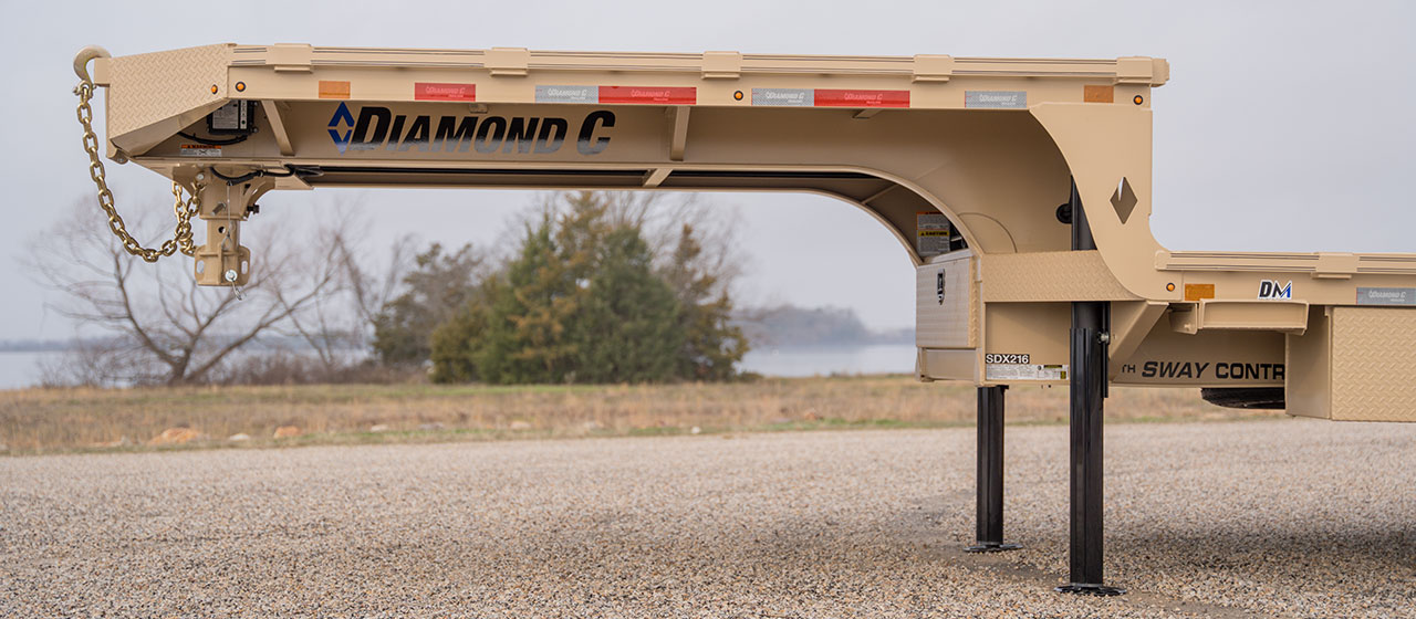 The Diamond C SDX, Step Deck Shorty Deck and Hydraulic Jacks