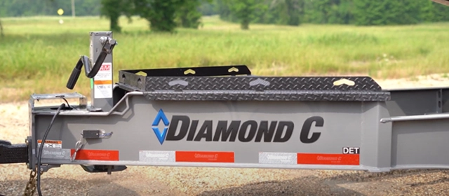 DET-BP Deckover Equipment Trailer HD-V Tongue Lid